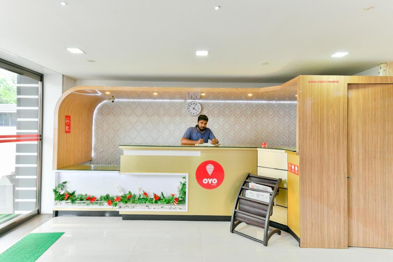 Oyo 1889 Hotel Aj Park Alappuzha Esterno foto