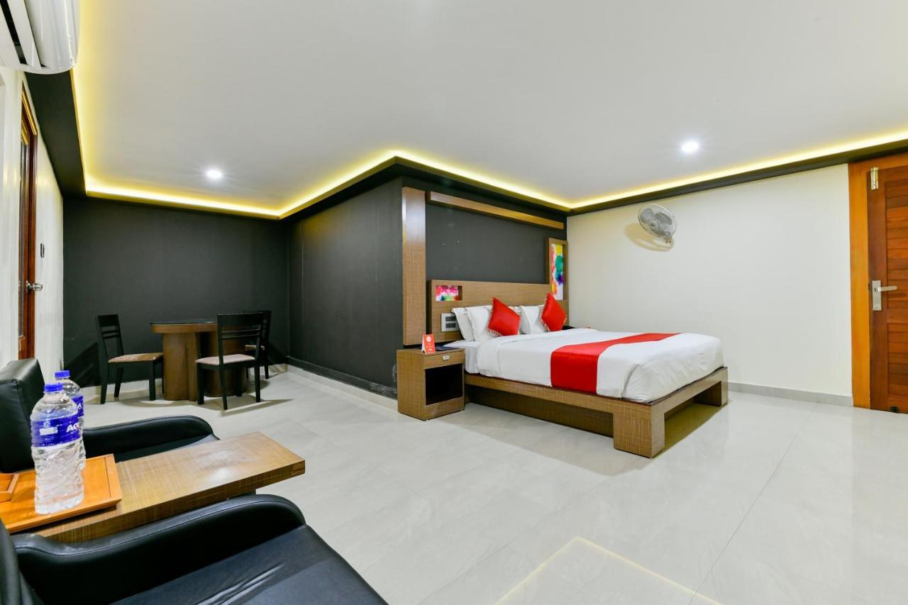 Oyo 1889 Hotel Aj Park Alappuzha Esterno foto